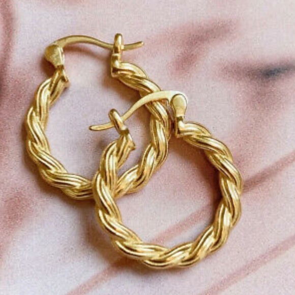 Jewelry - NEW 18k Gold Plated Small hoop Earrings